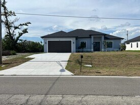 345 Diplomat Pkwy E in Cape Coral, FL - Building Photo