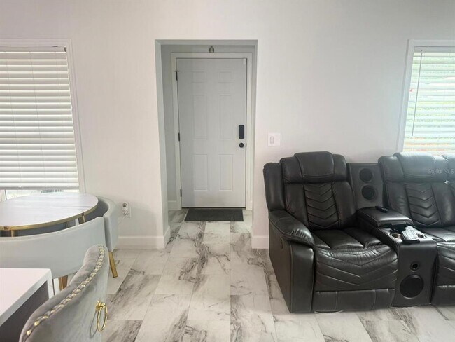 9411 N Rome Cir in Tampa, FL - Building Photo - Building Photo