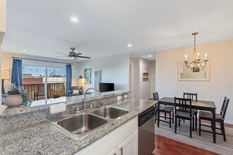 4727 W 147th St, Unit 202 in Lawndale, CA - Foto de edificio - Building Photo