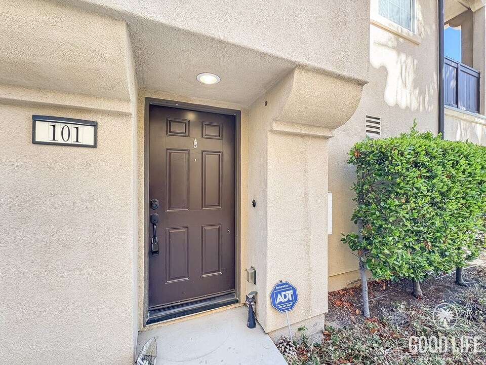 5071 Tranquil Way in Oceanside, CA - Building Photo