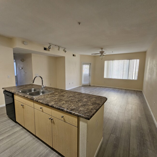 18416 Cave Creek Road, Unit 1076 in Phoenix, AZ - Foto de edificio - Building Photo