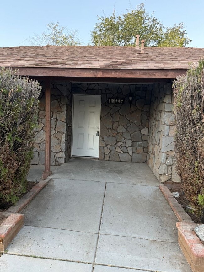 14606 Riverside St in Hesperia, CA - Building Photo - Building Photo