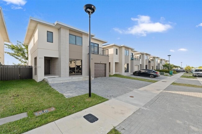 275 NW 13th Pl in Florida City, FL - Foto de edificio - Building Photo