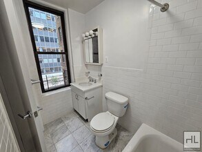 EAST 46 STREET in New York, NY - Foto de edificio - Building Photo