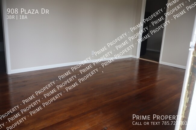 908 Plaza Dr in Salina, KS - Building Photo - Building Photo