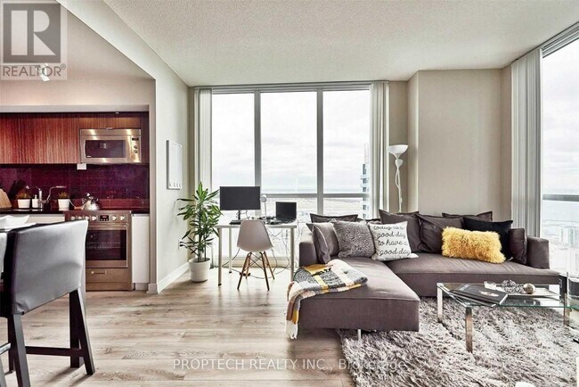 75-3075 Queens Wharf Rd in Toronto, ON - Building Photo - Building Photo