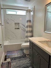 1320 Rosana Way in Rohnert Park, CA - Foto de edificio - Building Photo