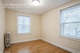 3806 W Irving Park Rd in Chicago, IL - Building Photo - Building Photo
