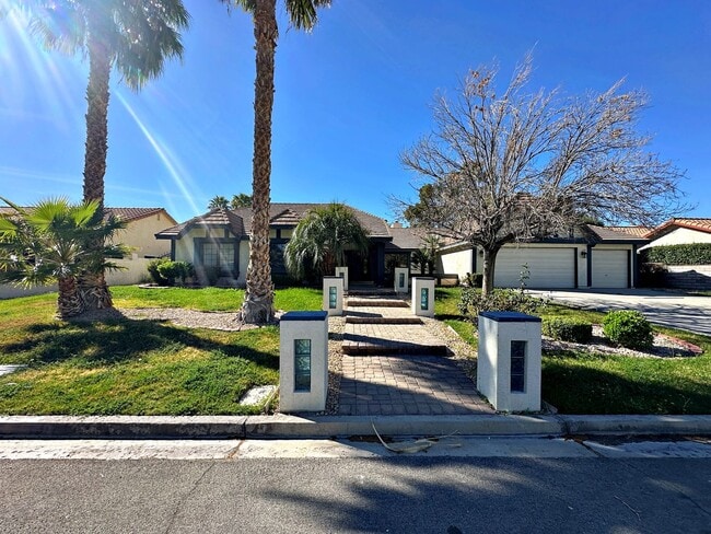 2241 Lucerne Dr in Henderson, NV - Building Photo - Building Photo