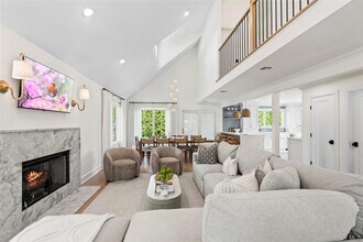 4 Carriage Ln in Southampton, NY - Building Photo - Building Photo