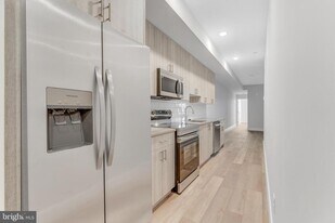 1243 W Westmoreland St in Philadelphia, PA - Building Photo