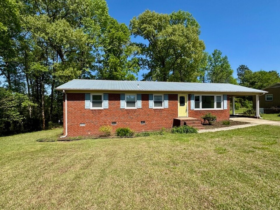 2833 Regency Rd in Lancaster, SC - Foto de edificio
