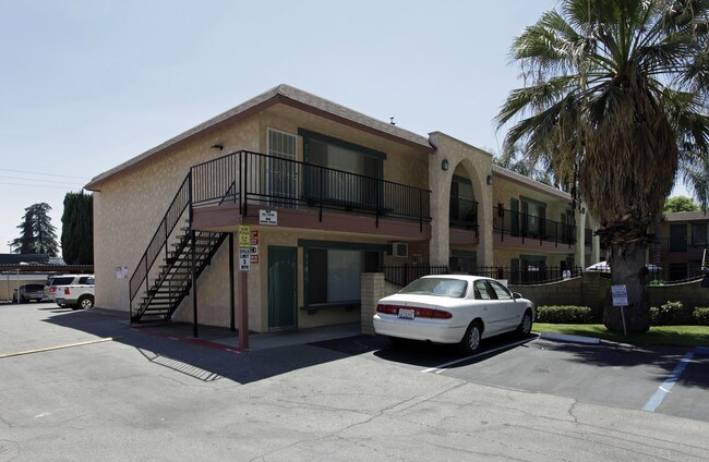 Las Palmas Apartments in San Bernardino, CA - Foto de edificio - Building Photo