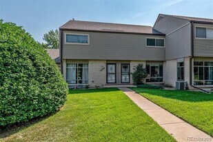 4631 W Ponds Cir in Littleton, CO - Building Photo