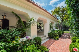 14226 Chandler Blvd in Los Angeles, CA - Building Photo - Building Photo