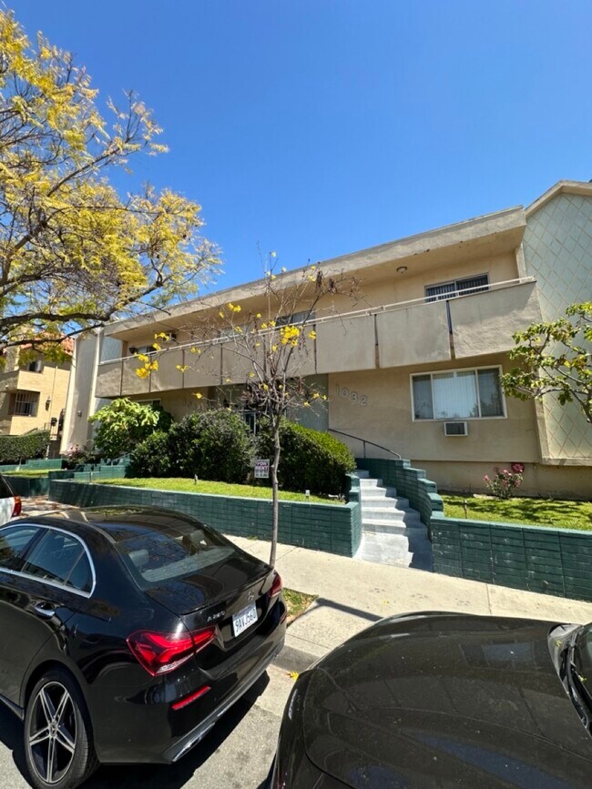 1032 N Gardner St, Unit 1g