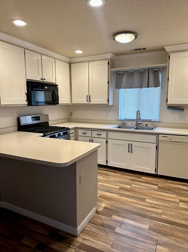 2720 Sandstone Dr in Anderson, CA - Building Photo - Building Photo