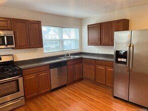 77 Andrew St in Manhasset, NY - Building Photo - Building Photo