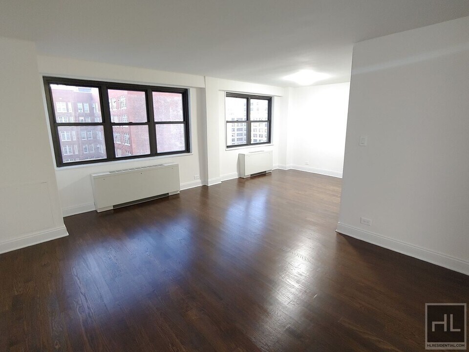 E 16 ST, Unit 17G in New York, NY - Building Photo