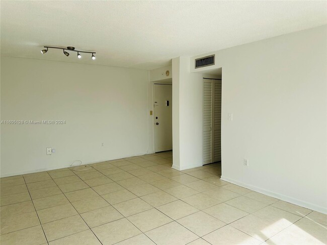 1250 Alton Rd, Unit 5F in Miami Beach, FL - Building Photo - Building Photo