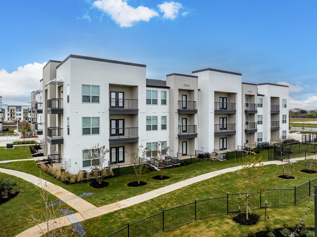 Moderno in New Braunfels, TX - Building Photo - Building Photo