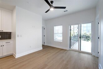 3000 Duval St in Austin, TX - Foto de edificio - Building Photo