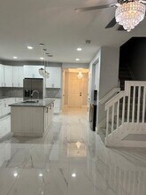 1305 Lucaya Dr in Riviera Beach, FL - Foto de edificio - Building Photo