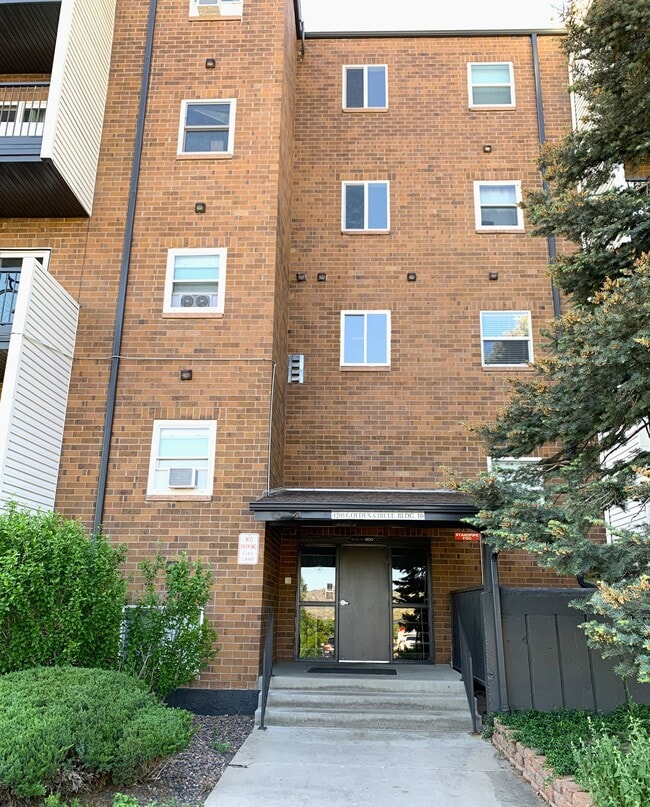 1200 Golden Cir