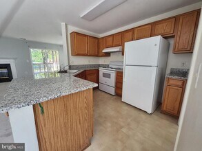 203 Fernwood Pl in Warrenton, VA - Building Photo - Building Photo