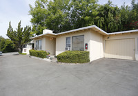 2688 Lake Ave in Altadena, CA - Foto de edificio - Building Photo