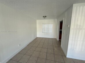 22685 SW 64th Way in Boca Raton, FL - Foto de edificio - Building Photo