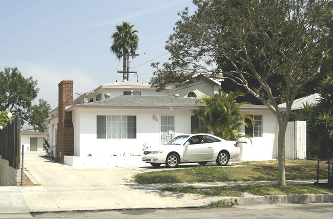 215-217 W Linda Vista Ave in Alhambra, CA - Building Photo - Building Photo