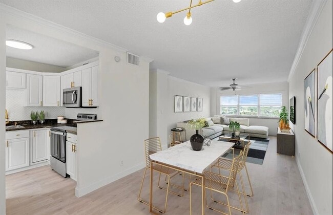 2555 NE 11th St in Fort Lauderdale, FL - Building Photo - Building Photo