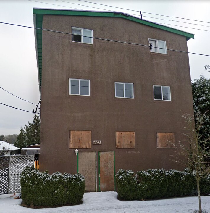 7262 Curtis St in Burnaby, BC - Building Photo