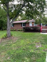 211 Drury Ln in Mauldin, SC - Building Photo