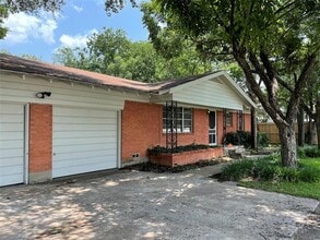 202 N 5th St in Midlothian, TX - Building Photo - Building Photo