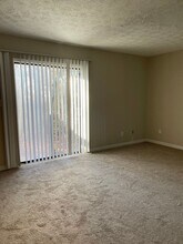 5763 N Castlegate Dr in Atlanta, GA - Building Photo - Building Photo