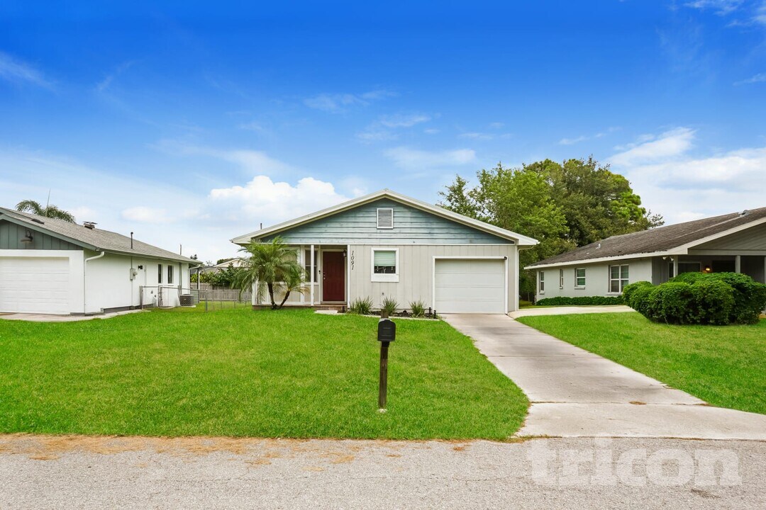 1091 Gantt Ave in Sarasota, FL - Building Photo