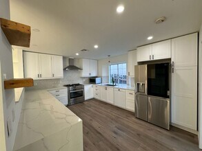 5142 Lindley Ave in Los Angeles, CA - Building Photo - Building Photo