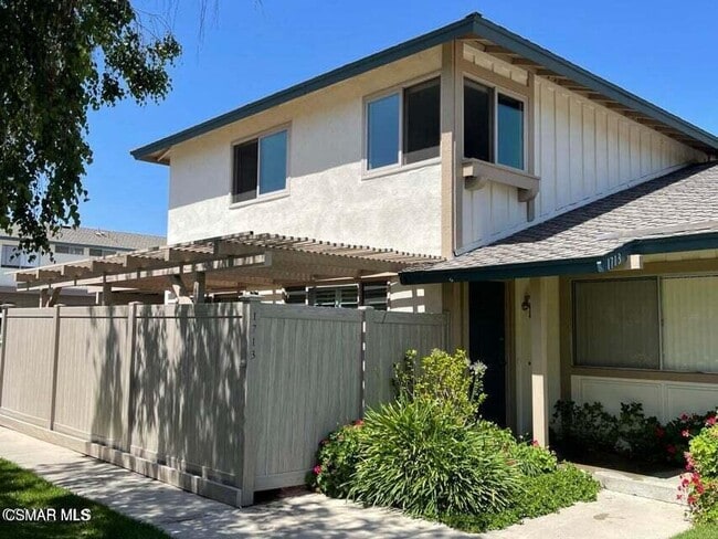 1713 E Avenida De Las Flores