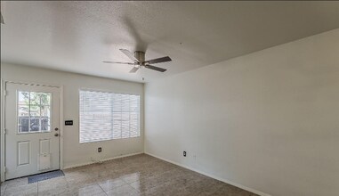 625 S Westwood in Mesa, AZ - Foto de edificio - Building Photo