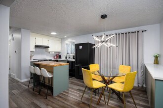 9465 S Streatham Rd, Unit Upstairs Unit in Sandy, UT - Building Photo - Building Photo