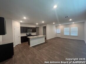 116 Bunkers Hl Rd in Floresville, TX - Building Photo - Building Photo