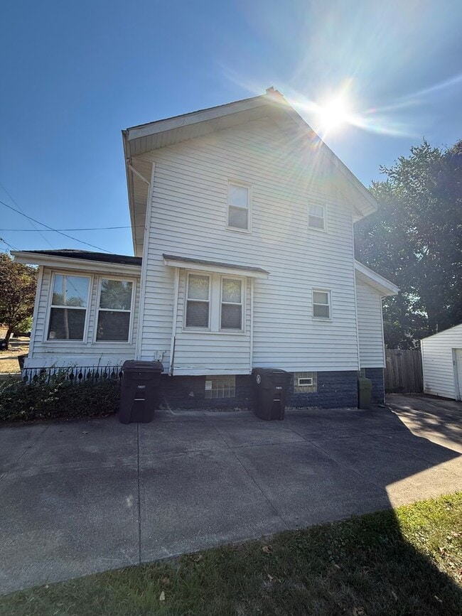 944 Haynes St in Akron, OH - Building Photo - Building Photo