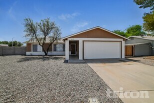 3613 W Oakland St in Chandler, AZ - Building Photo