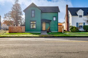 275 Monmouth St in Independence, OR - Building Photo