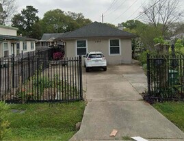 2320 Peppermill Rd in Houston, TX - Building Photo