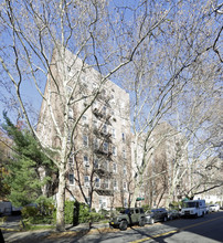 Park Court in Yonkers, NY - Building Photo - Building Photo