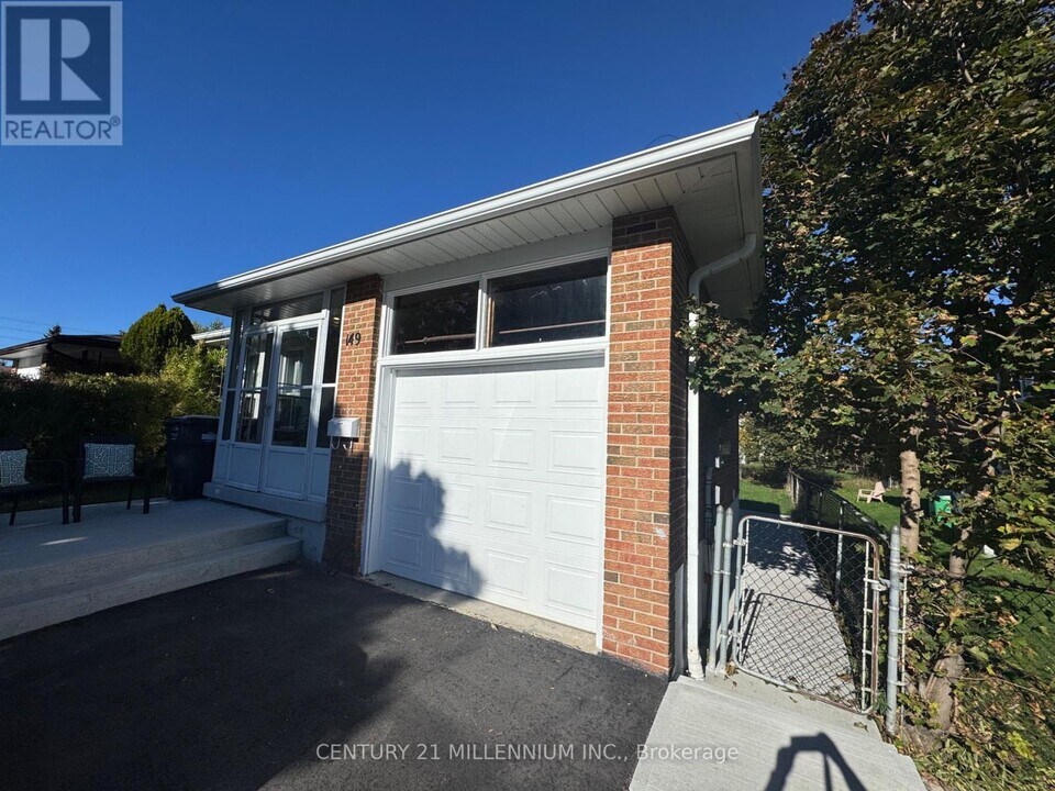 149 Manitou Crescent in Brampton, ON - Building Photo