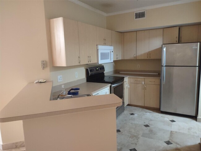 2404 Belmont Ln in North Lauderdale, FL - Building Photo - Building Photo